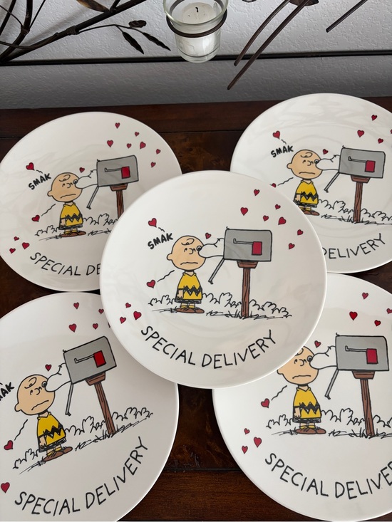 Pottery Barn Kids Other - Pottery Barn Kids Peanuts 'Special Delivery' Charlie Brown Plate set of 5